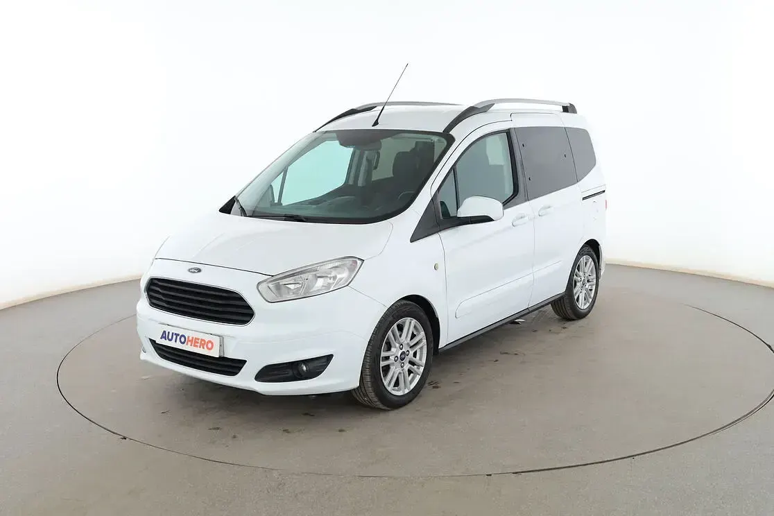 Usado Ford Tourneo Courier Titanium 100 CV (73 kW) 2018 Monovolumen