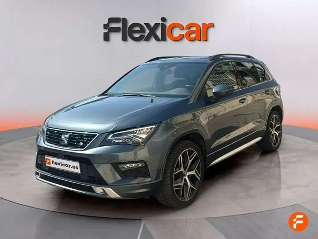 Usado Seat Ateca 4Drive 190 CV (139 kW) 2019 Gris SUV
