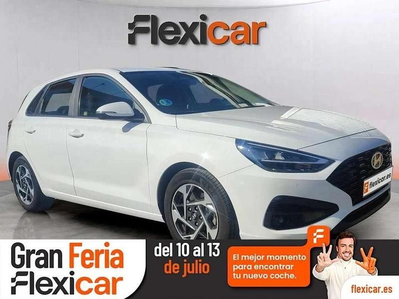 Blanco Usado 2024 Hyundai i30 Berlina | 17.490 € (Precio justo) - Imagen 1/4