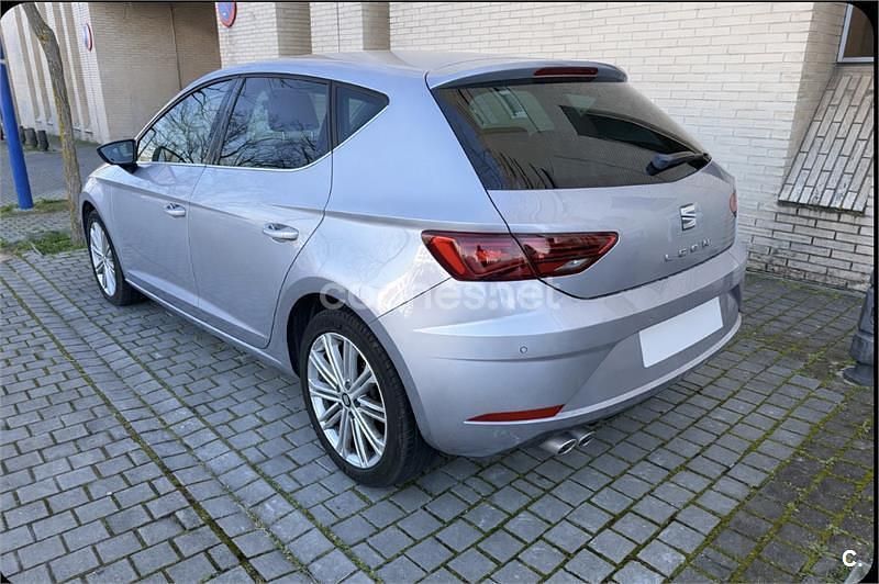 Usado Seat Leon XCELLENCE 150 CV (110 kW) 2020 Gris / plata Berlina