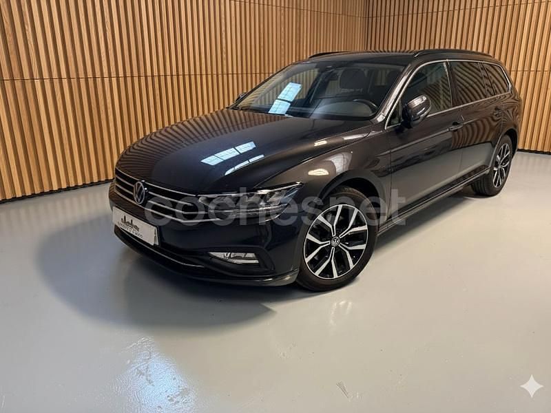 Negro Usado 2022 VW Passat Executive Familiar | 14.490 € (Super precio) - Imagen 1/4