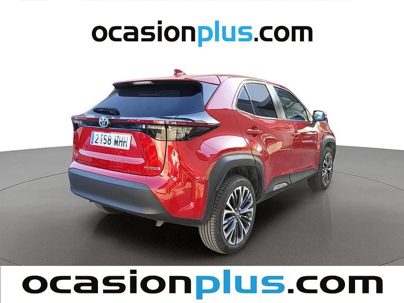 Usado Toyota Yaris Hybrid Style 116 CV (85 kW) 2023 Rojo Utilitario