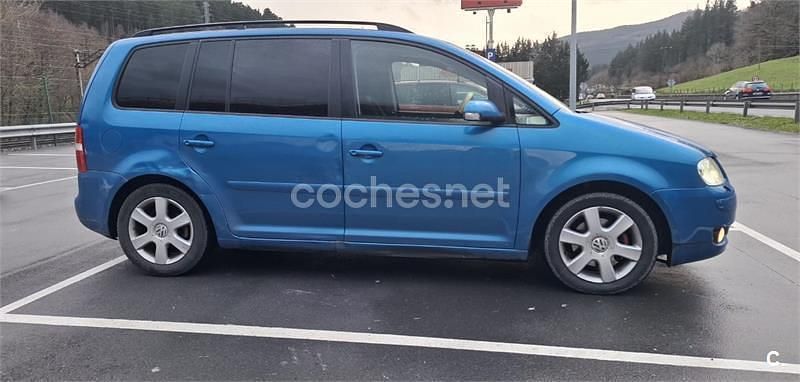 Usado VW Touran 140 CV (102 kW) 2006 Azul Monovolumen