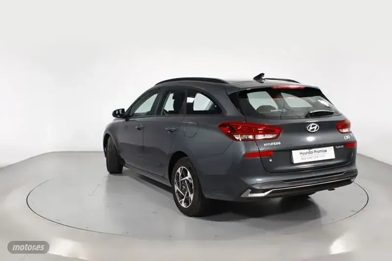 Usado Hyundai i30 120 CV (88 kW) 2025 Verde Berlina