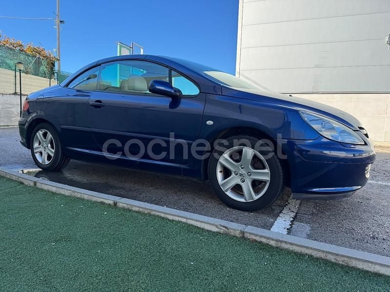 Usado Peugeot 307 CC 143 CV (105 kW) 2004 Azul Descapotable