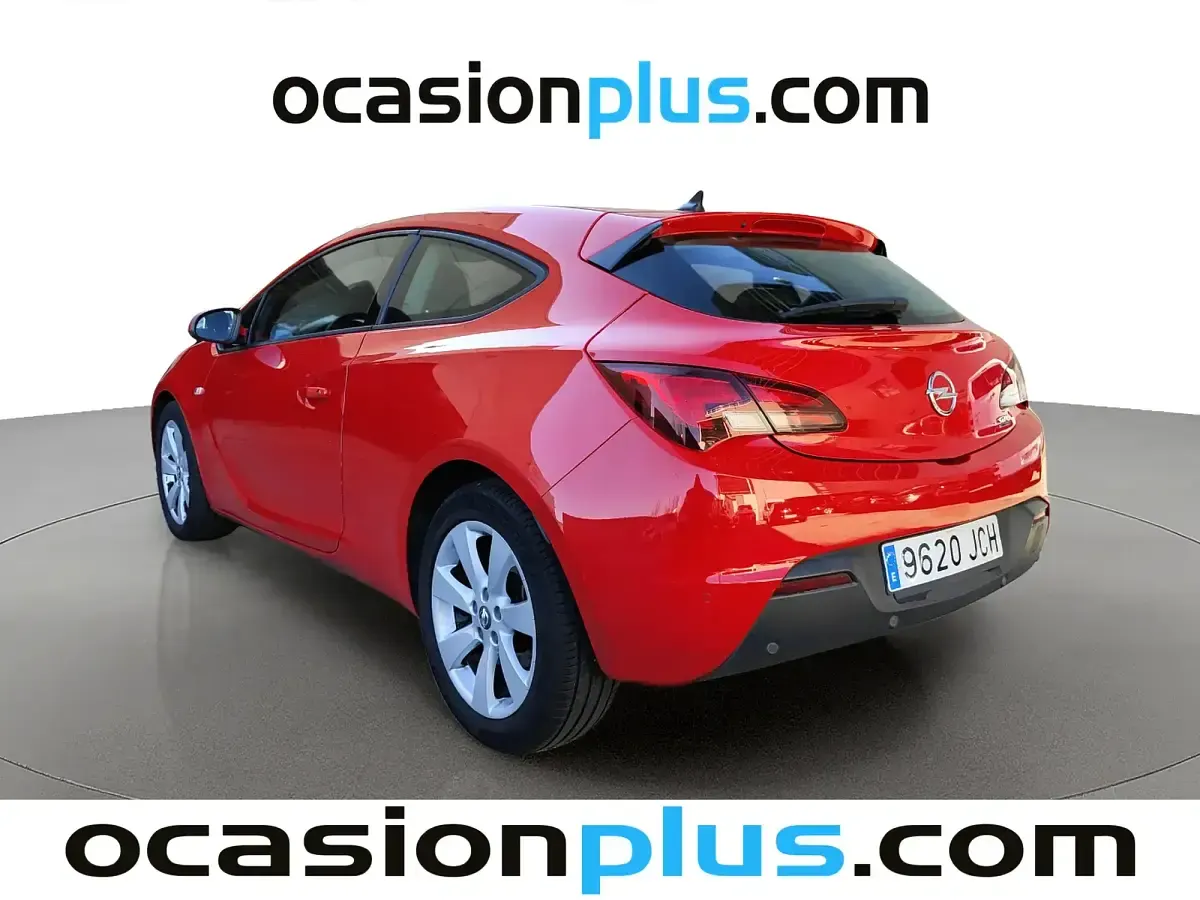 Usado Opel Astra GTC Selective 136 CV (100 kW) 2015 Rojo Utilitario