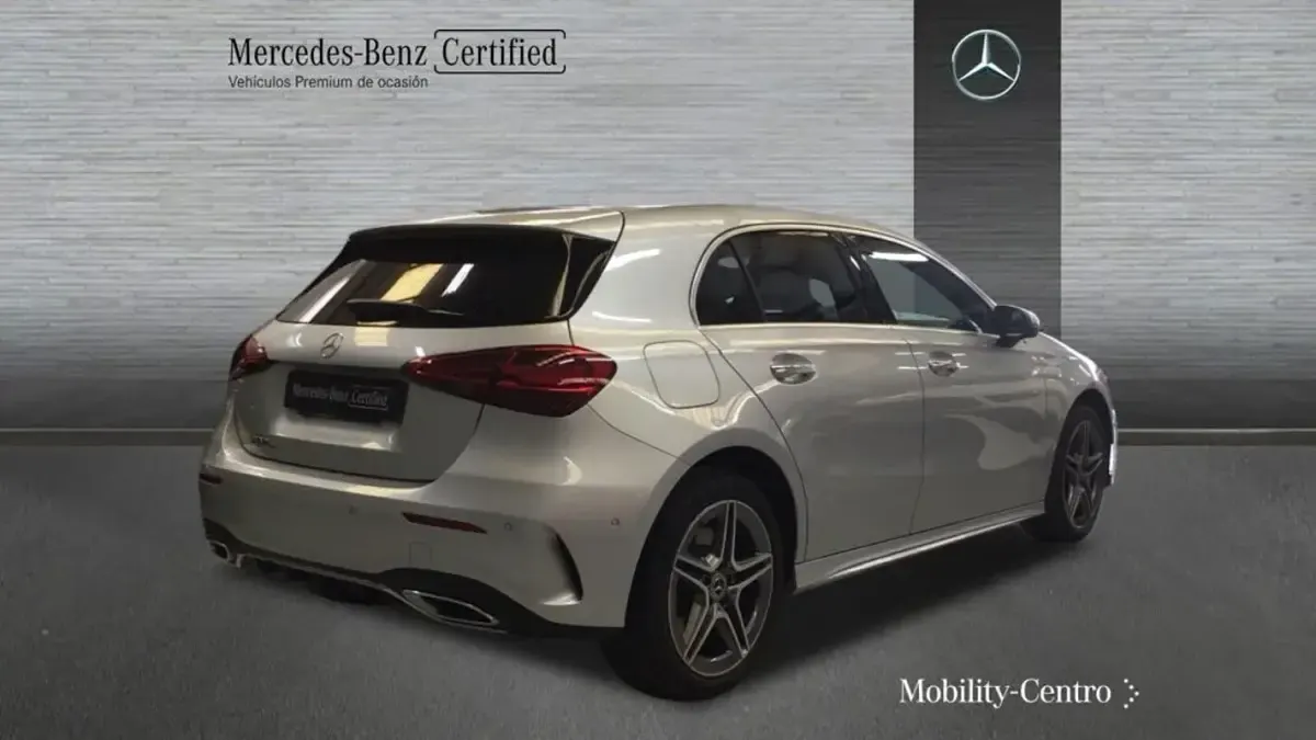 Usado Mercedes A250 AMG line 217 CV (159 kW) 2024 Iridiumsilver, metallic paint Utilitario