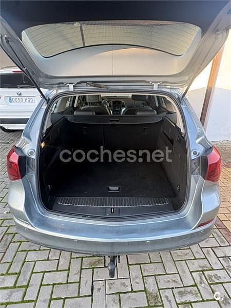 Usado Opel Astra Sportive 125 CV (91 kW) 2012 Gris / plata Familiar