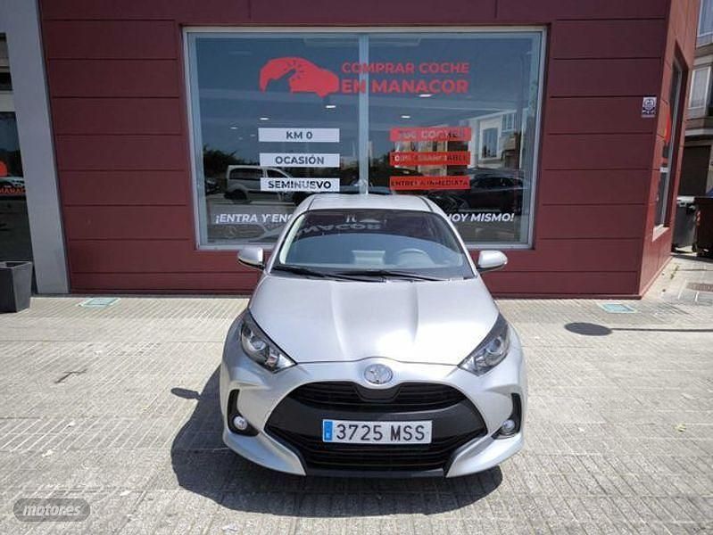 Usado Toyota Yaris Hybrid Active 116 CV (85 kW) 2024 Gris