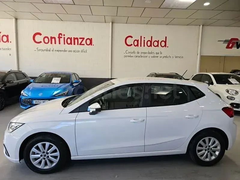 Usado Seat Ibiza Style Plus 110 CV (80 kW) 2022 Blanco Utilitario