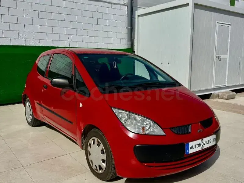 Usado Mitsubishi Colt Inform 75 CV (55 kW) 2004 Rojo Utilitario