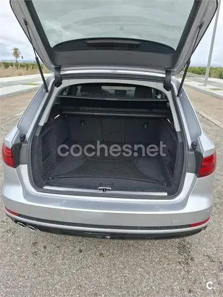 Usado Audi A4 190 CV (139 kW) 2018 Gris / plata Familiar