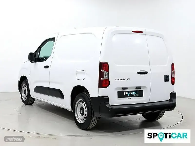 Usado Fiat Doblò 101 CV (74 kW) 2025 Blanco Monovolumen