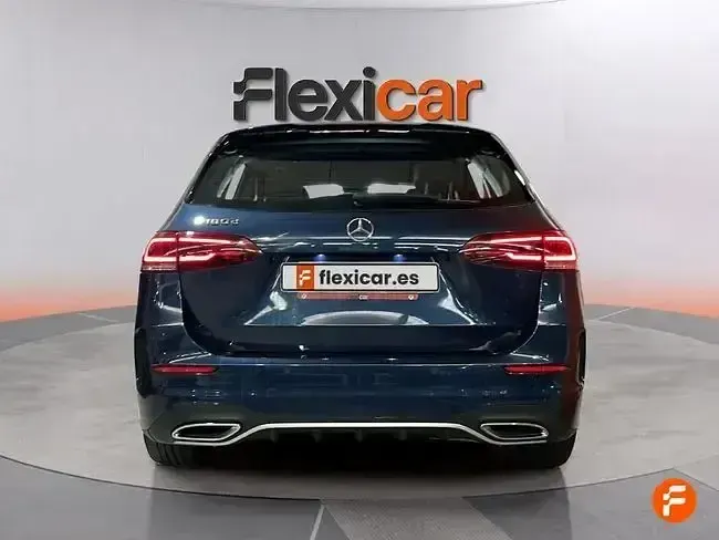 Usado Mercedes B180 116 CV (85 kW) 2021 Azul Utilitario
