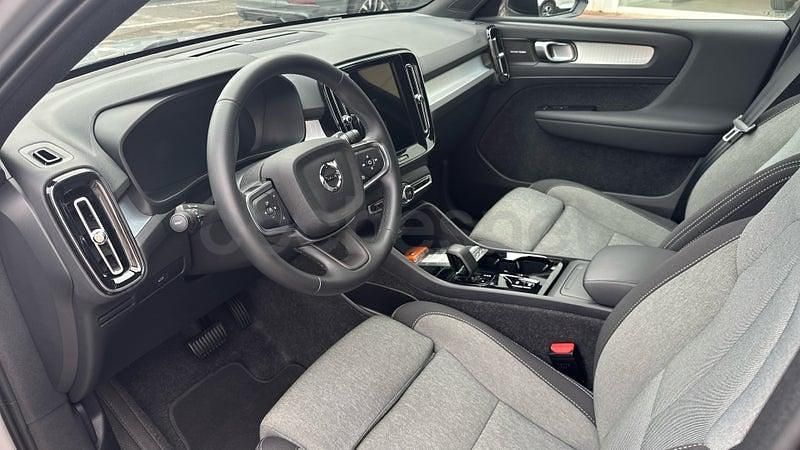 Usado Volvo XC40 Plus 163 CV (119 kW) 2025 Gris / plata SUV