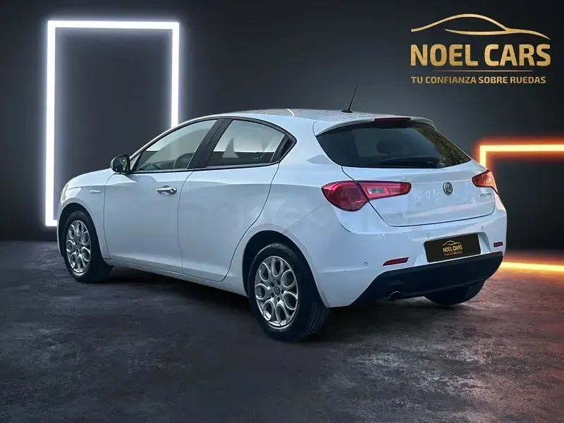 Usado Alfa Romeo Giulietta Super 120 CV (88 kW) 2019 Blanco Utilitario