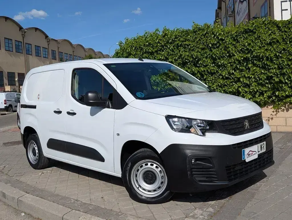 Usado Peugeot Partner Premium 100 CV (73 kW) 2022 Blanco Monovolumen