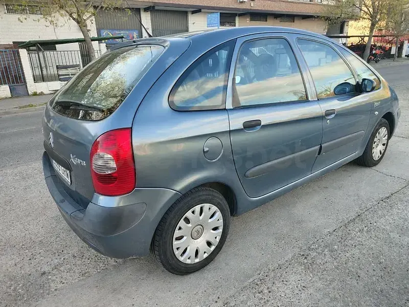 Usado Citroën Xsara Picasso 92 CV (67 kW) 2009 Gris / plata Monovolumen