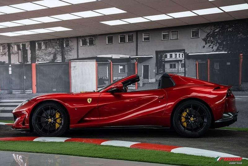 Usado Ferrari 812 799 CV (587 kW) 2023 Rojo Descapotable