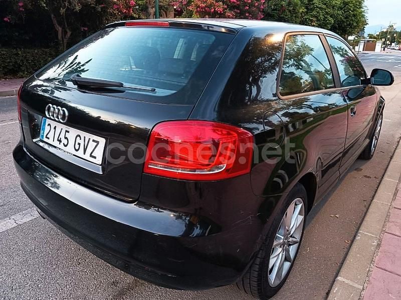 Usado Audi A3 Ambiente 105 CV (77 kW) 2010 Negro Utilitario