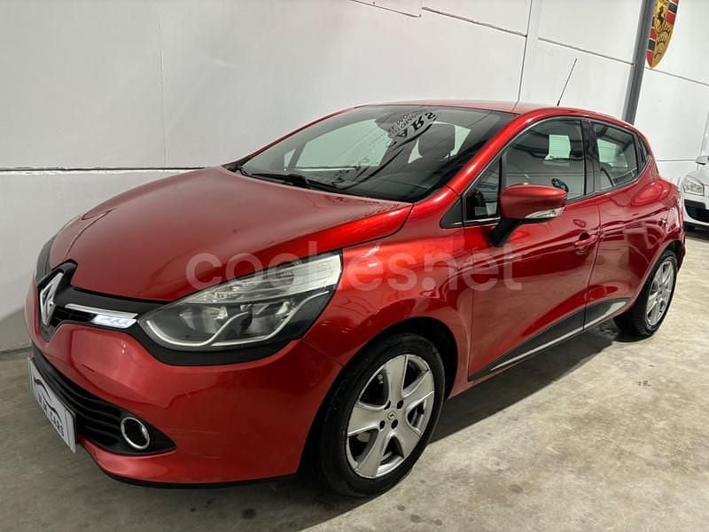 Usado Renault Clio IV Dynamique 90 CV (66 kW) 2014 Rojo Berlina