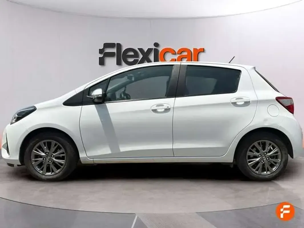 Usado Toyota Yaris Active 69 CV (50 kW) 2019 Blanco Utilitario