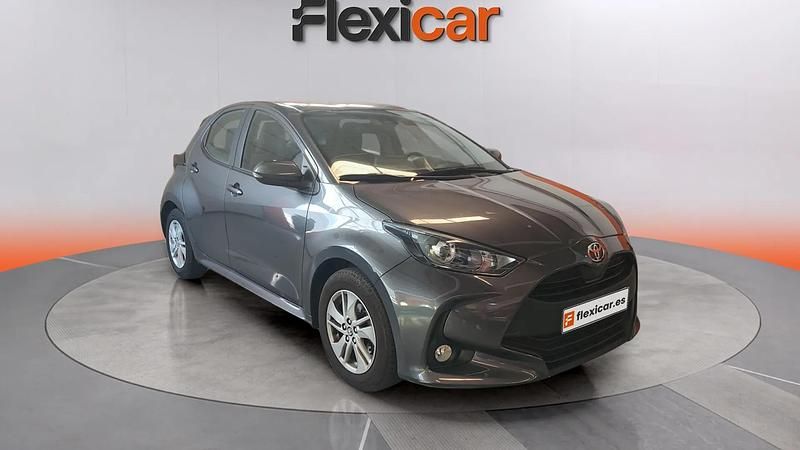 Usado Toyota Yaris Edition 125 CV (91 kW) 2024 Gris Berlina