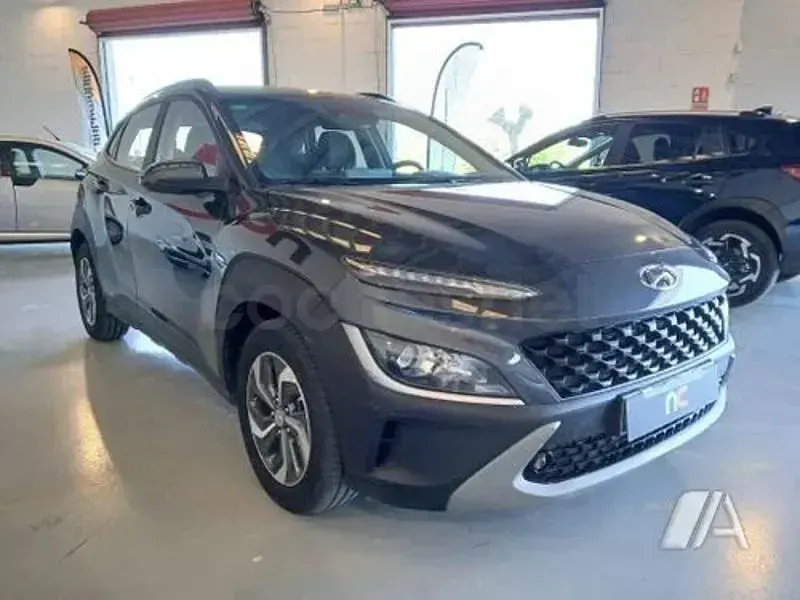 Usado Hyundai Kona 141 CV (103 kW) 2022 Gris / plata SUV