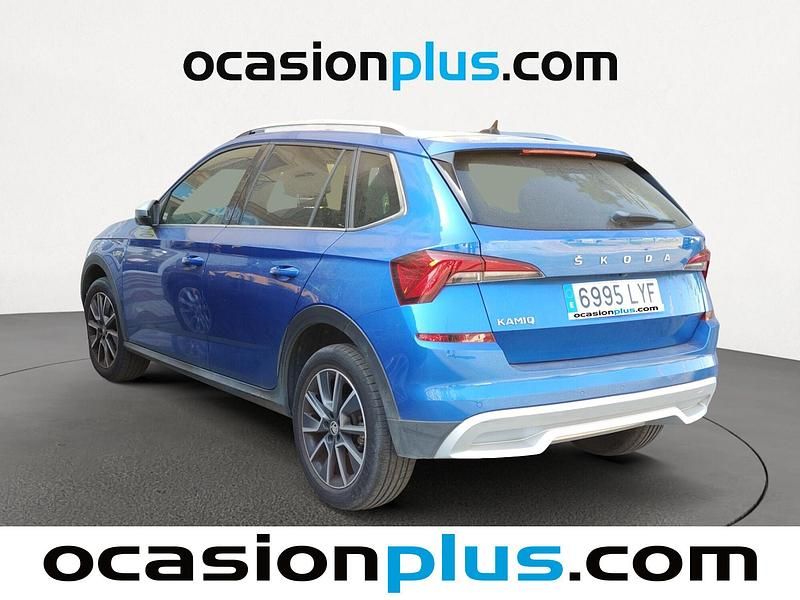 Usado Skoda Kamiq 110 CV (80 kW) 2022 Azul SUV