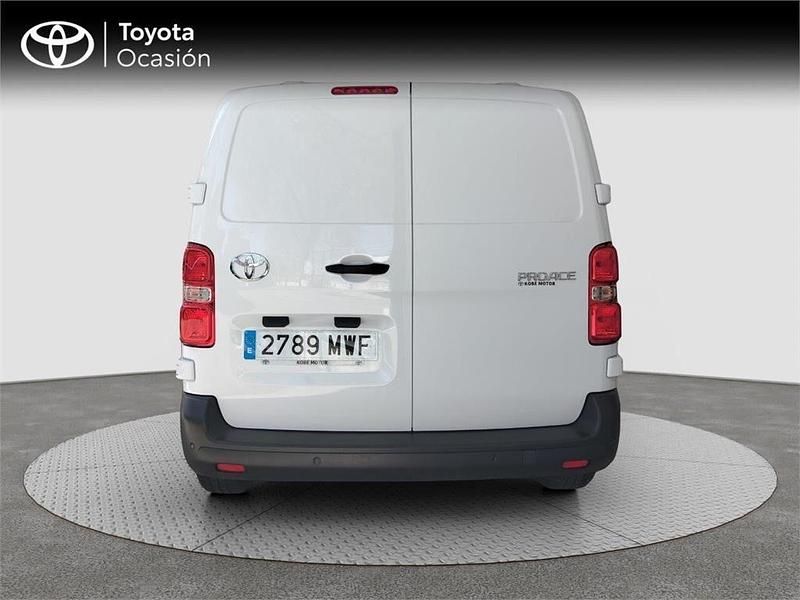 Usado Toyota Proace 120 CV (88 kW) 2024 Blanco Monovolumen