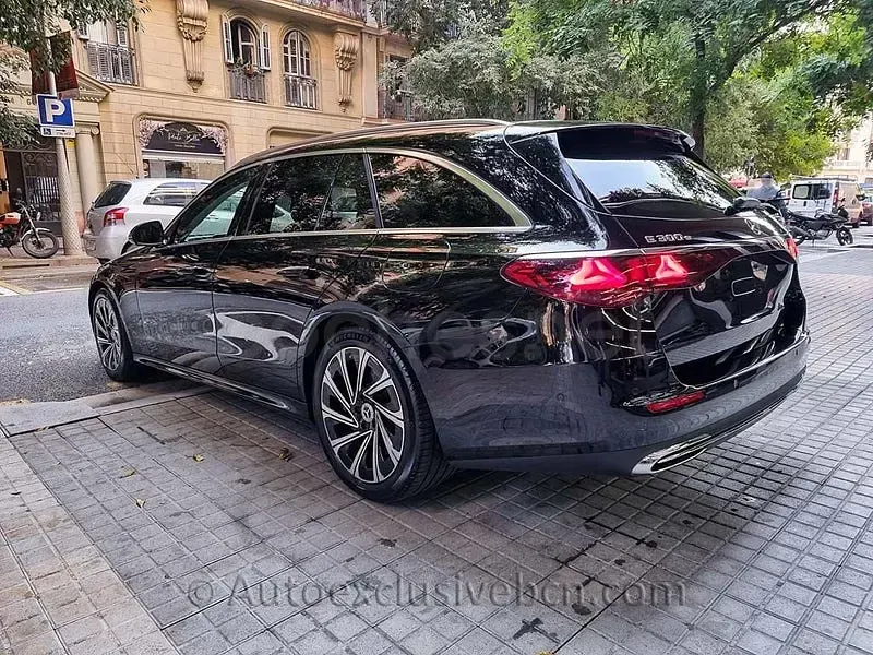 Usado Mercedes E300 314 CV (230 kW) 2025 Negro Familiar