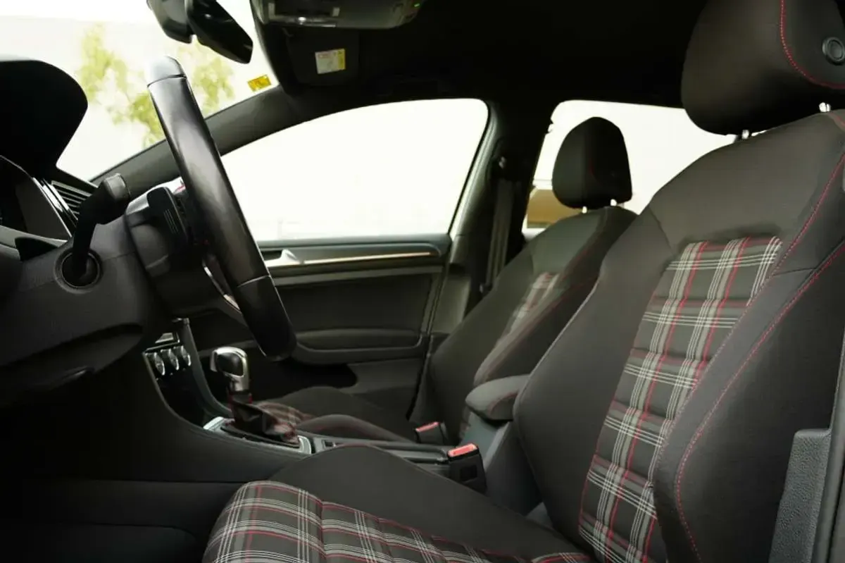 Usado VW Golf VIII GTI 245 CV (180 kW) 2020 Blanco Utilitario