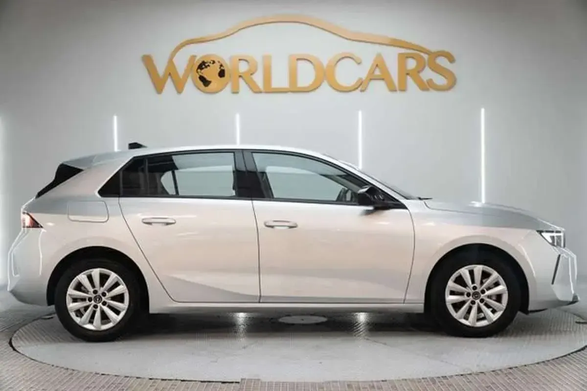 Usado Opel Astra Edition 131 CV (96 kW) 2024 Gris Utilitario