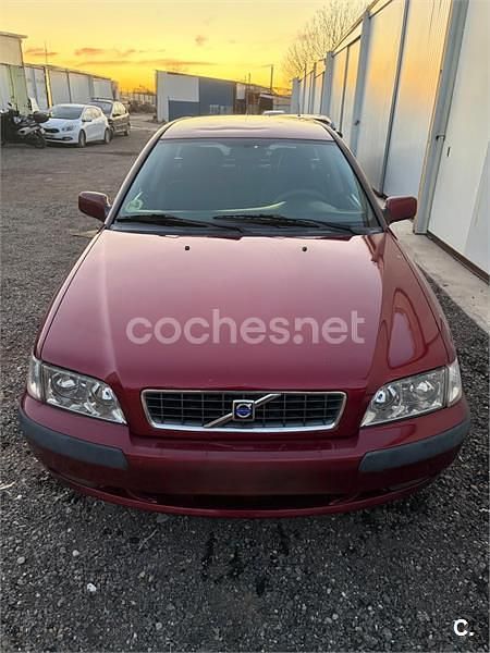 Usado Volvo V40 115 CV (84 kW) 2002 Granate Familiar