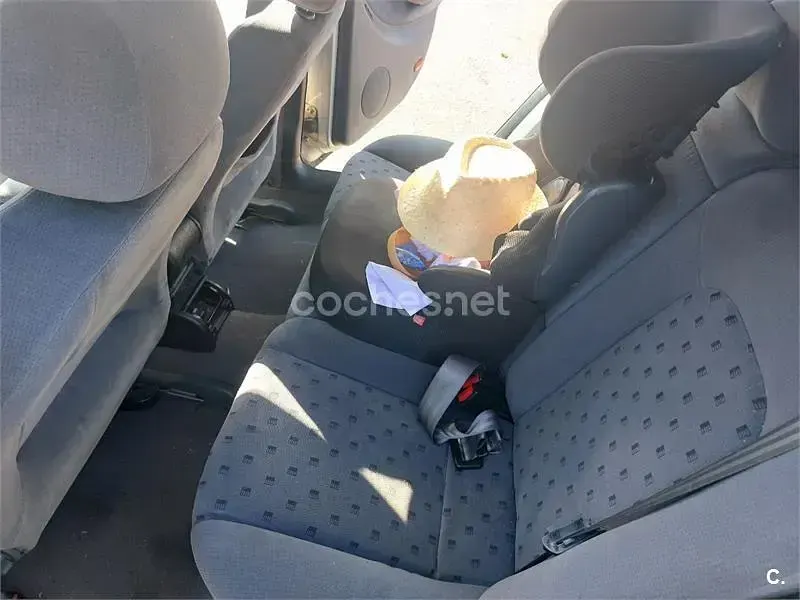 Usado Seat Toledo Sport 110 CV (80 kW) 1999 Gris / plata Berlina