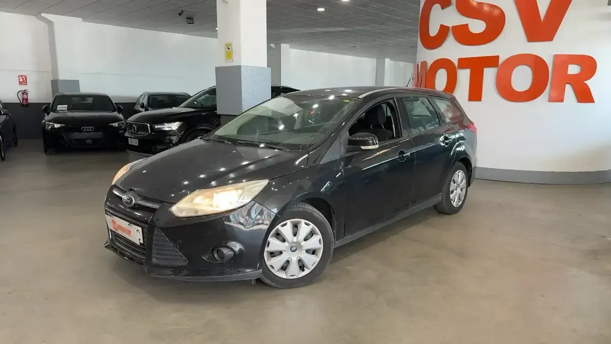 Usado Ford Focus Trend 109 CV (80 kW) 2011 Gris / plata Utilitario