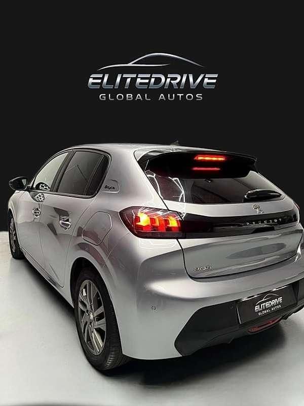 Usado Peugeot 208 Style 75 CV (55 kW) 2021 Gris / plata Utilitario