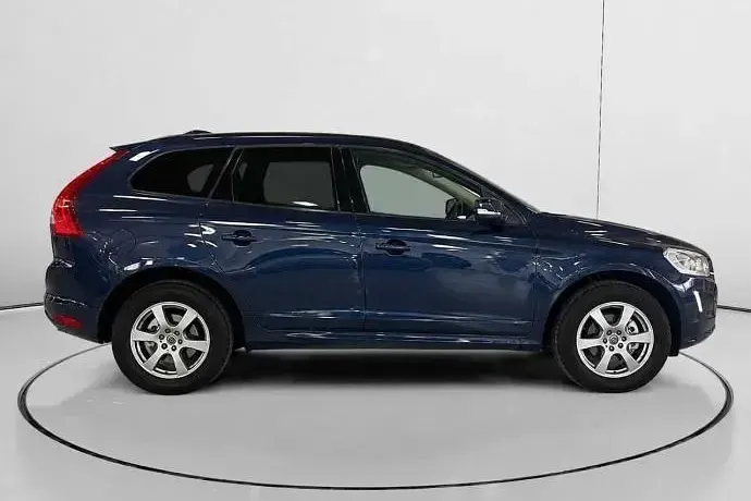 Usado Volvo XC60 Kinetic 181 CV (133 kW) 2015 Azul SUV