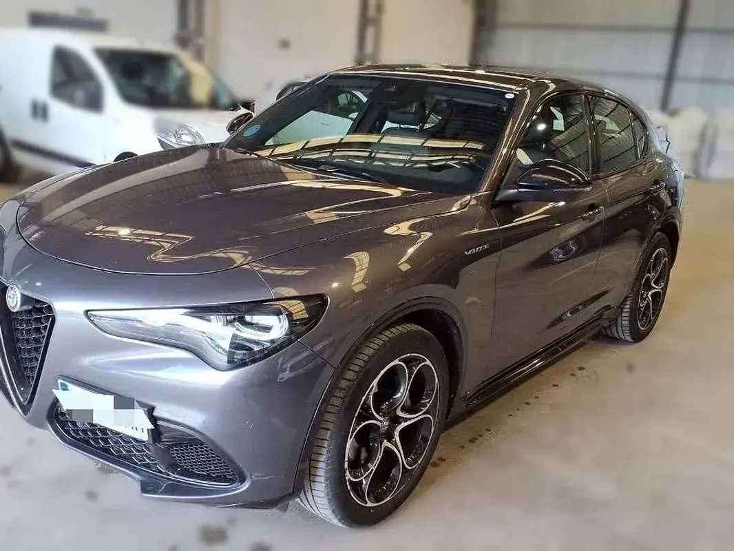 Usado Alfa Romeo Stelvio Veloce 211 CV (155 kW) 2023 Gris SUV