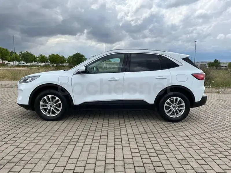 Usado Ford Kuga Titanium 242 CV (177 kW) 2024 Blanco SUV