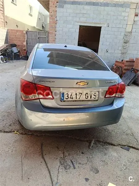 Usado Chevrolet Cruze LS 125 CV (91 kW) 2010 Gris / plata Berlina