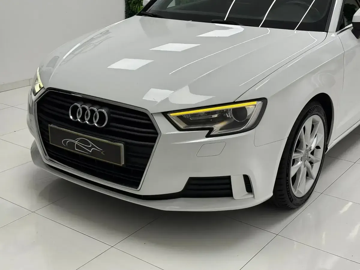 Usado Audi A3 Comfort 110 CV (80 kW) 2017 Blanco