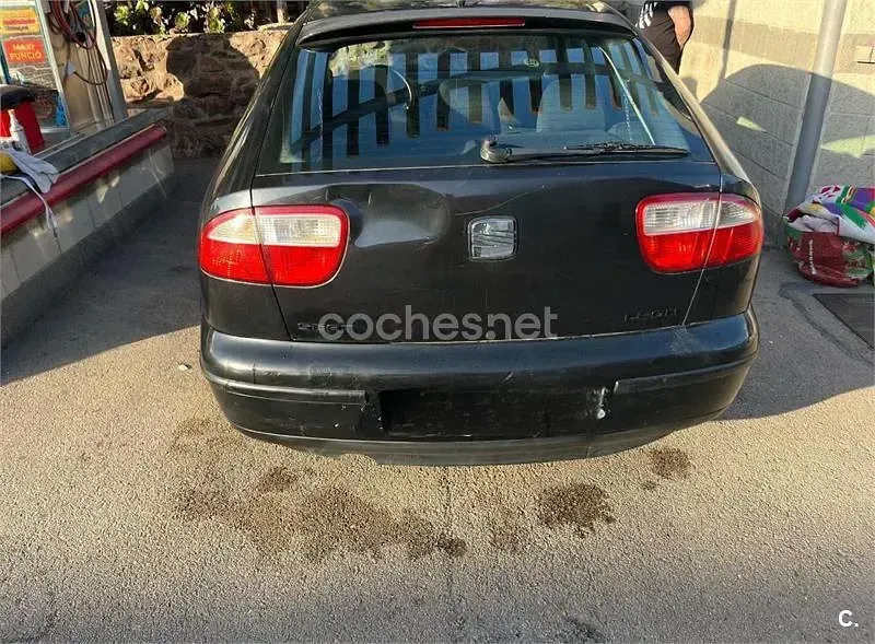 Usado Seat Leon 105 CV (77 kW) 2002 Negro Utilitario