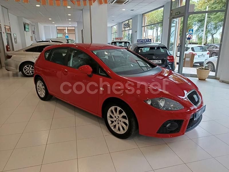 Usado Seat Leon Style 105 CV (77 kW) 2010 Rojo Berlina