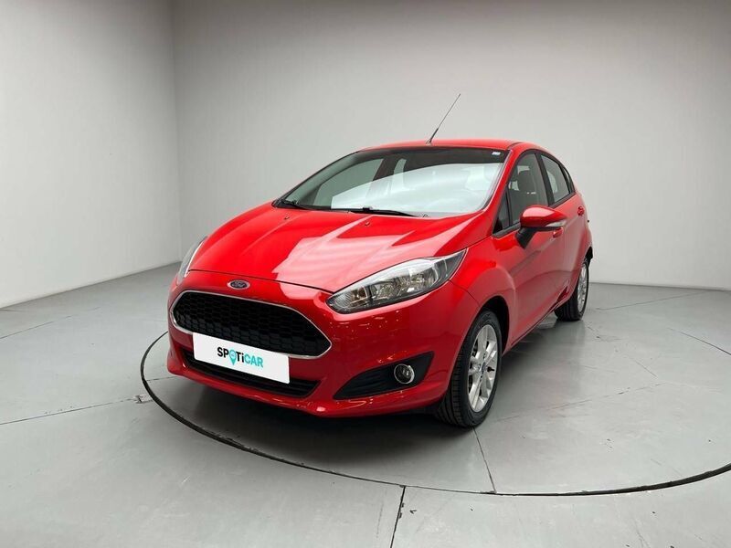 Rojo Usado 2016 Ford Fiesta Trend Utilitario | 12.990 € (Un poco caro) - Imagen 1/4