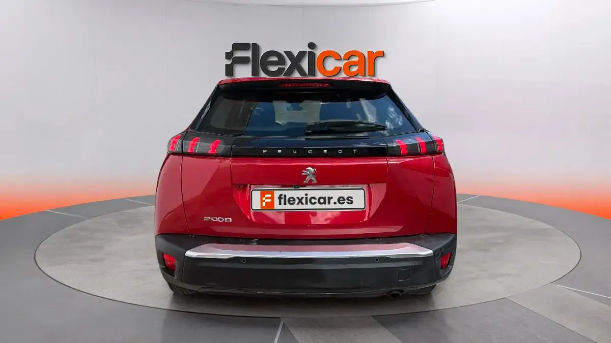 Usado Peugeot 2008 Active 101 CV (74 kW) 2023 Rojo SUV