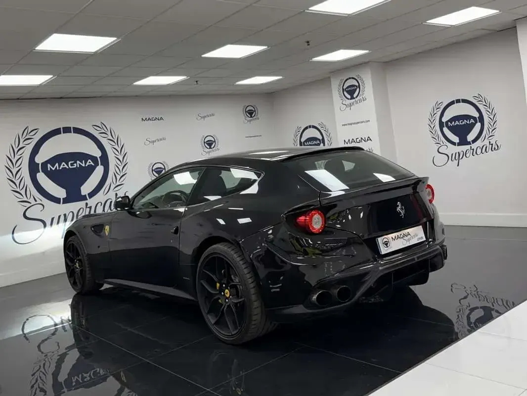 Usado Ferrari FF 661 CV (486 kW) 2012 Negro Familiar