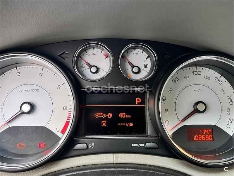 Usado Peugeot 308 CC Sport 156 CV (114 kW) 2010 Gris / plata Descapotable