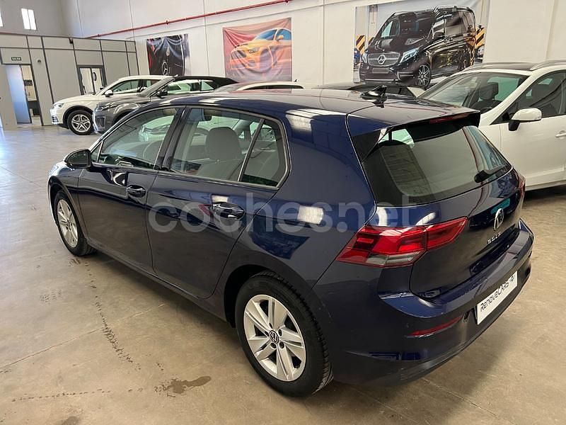 Usado VW Golf VIII Life 110 CV (80 kW) 2021 Azul Berlina