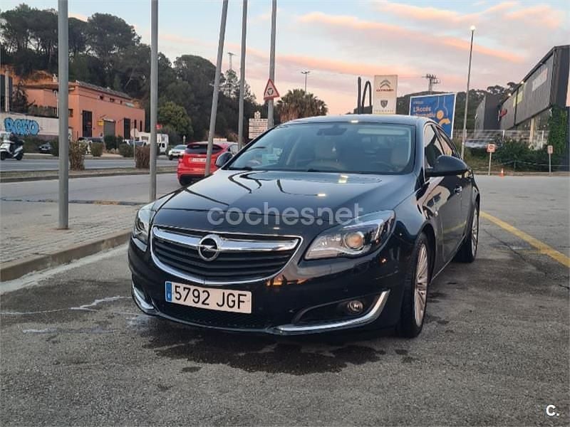 Usado Opel Insignia Sportive 170 CV (125 kW) 2015 Negro Berlina